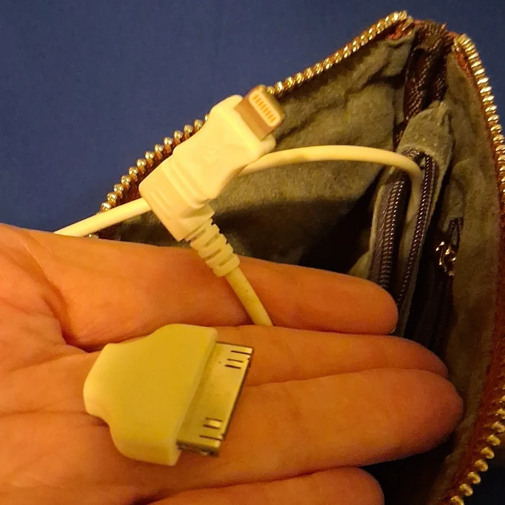 Wristlet-I-phone Charger- NWOT's - Picture 7 of 9